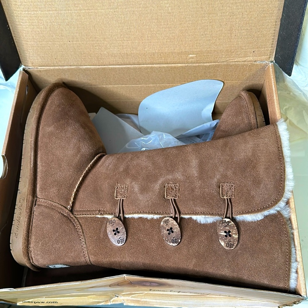 Brand new women’s bear paw boots size 8